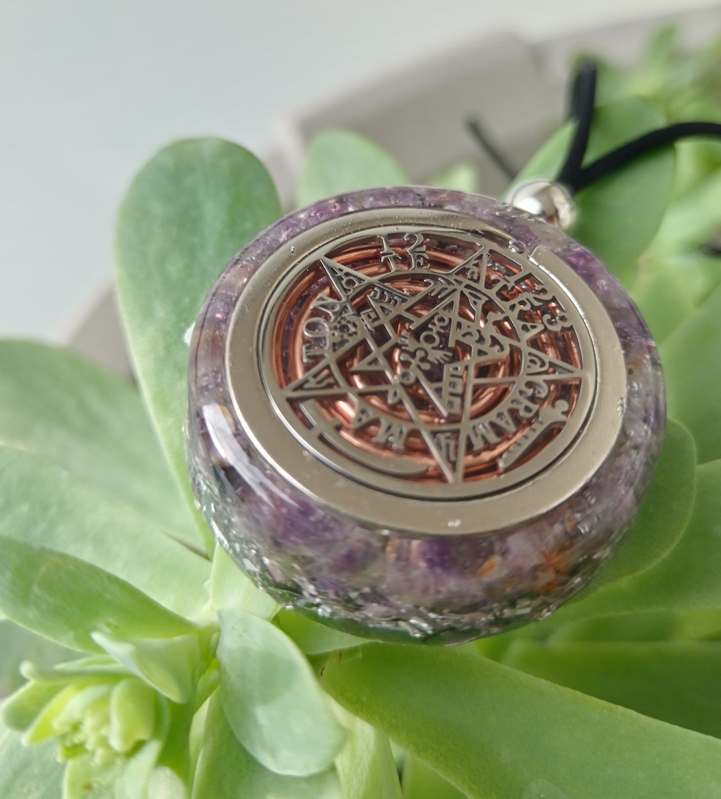 Colgante de Orgonita con Tetragrámaton y Cuarzo Amatista