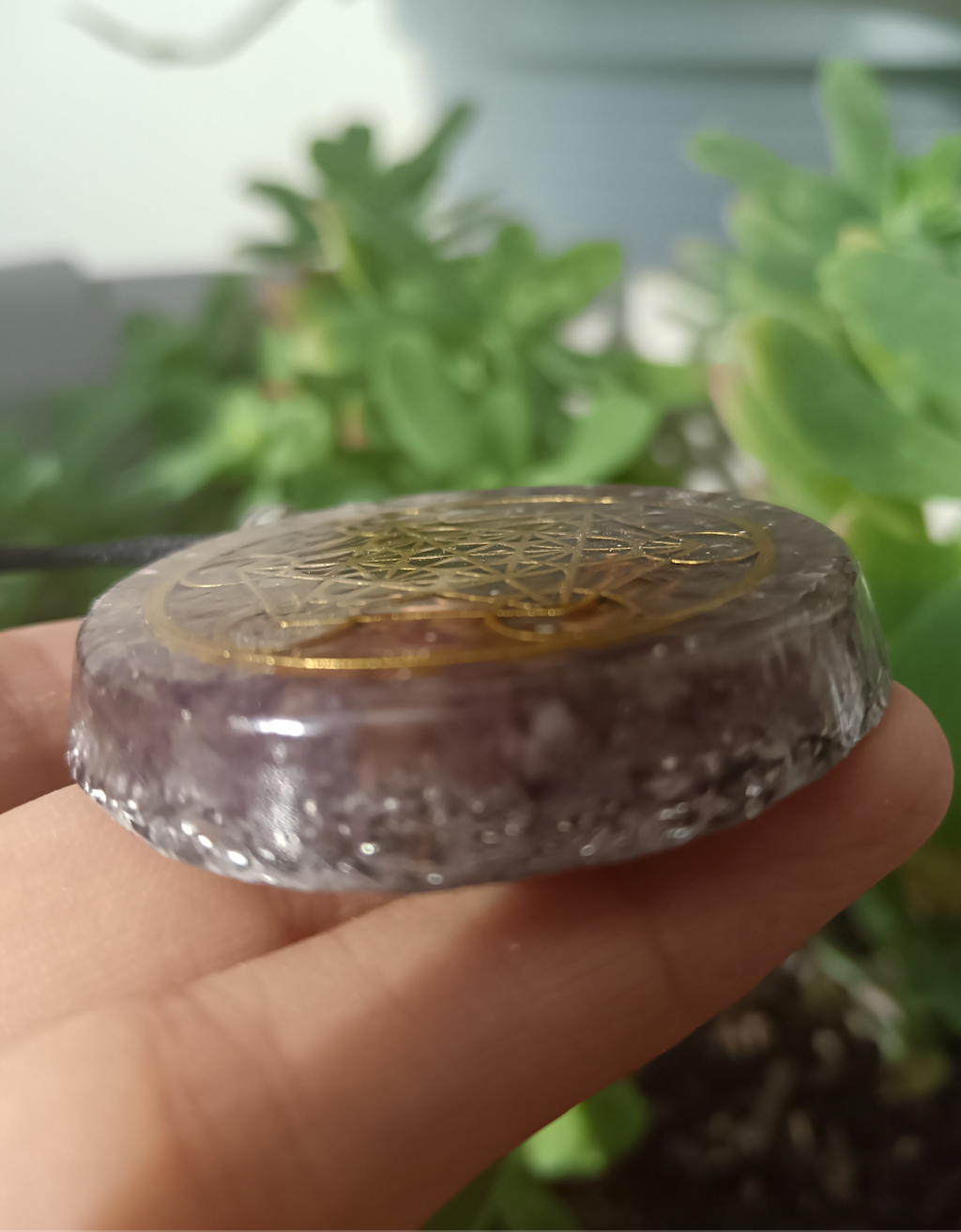 Colgante de Orgonita con Cubo de Metatrón y Cuarzo Amatista
