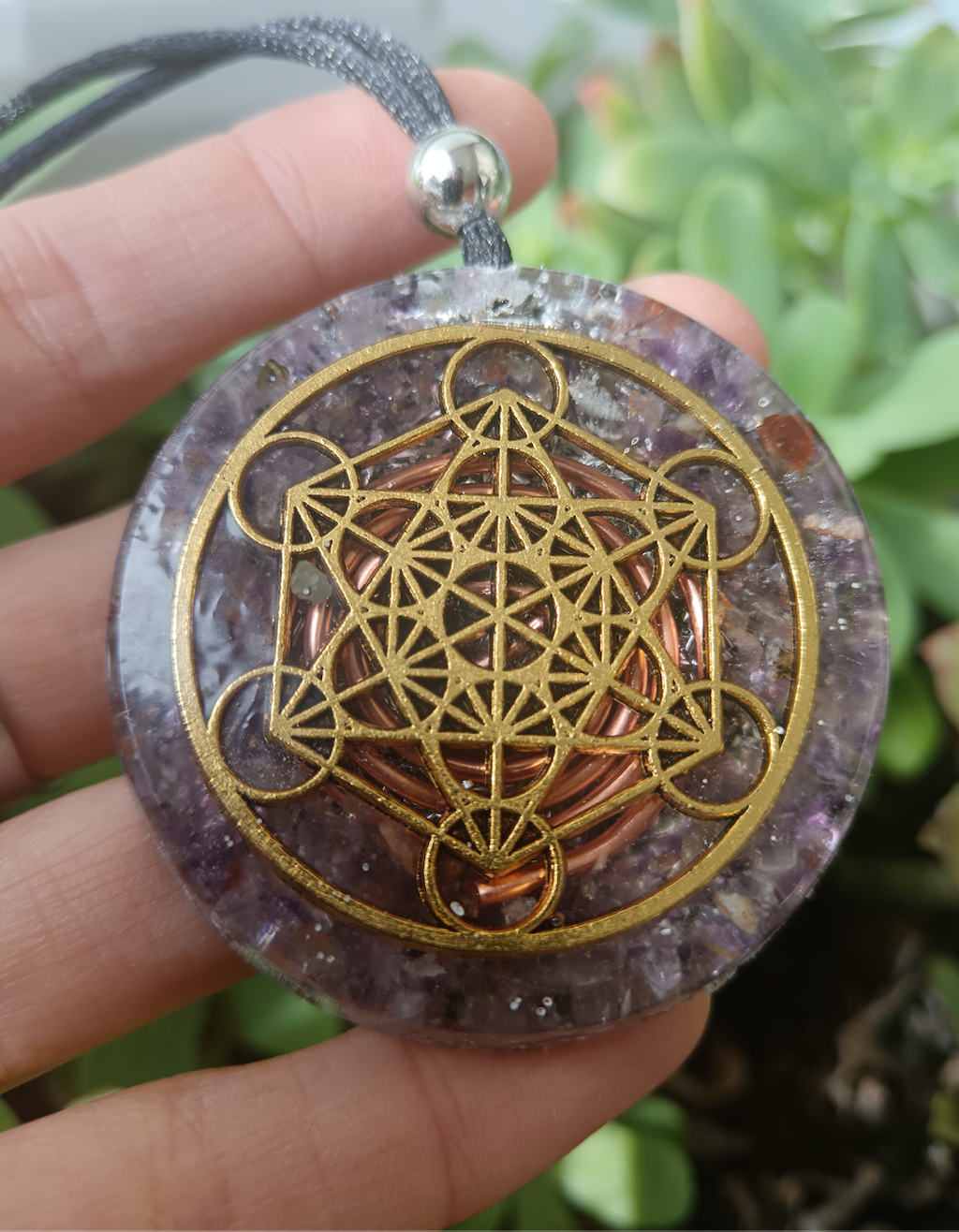 Colgante de Orgonita con Cubo de Metatrón y Cuarzo Amatista