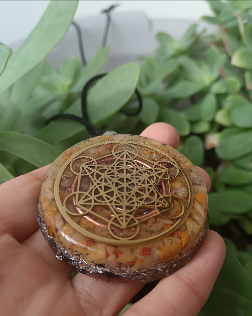 Colgante de Orgonita con Cuarzo Hematoide Amarillo