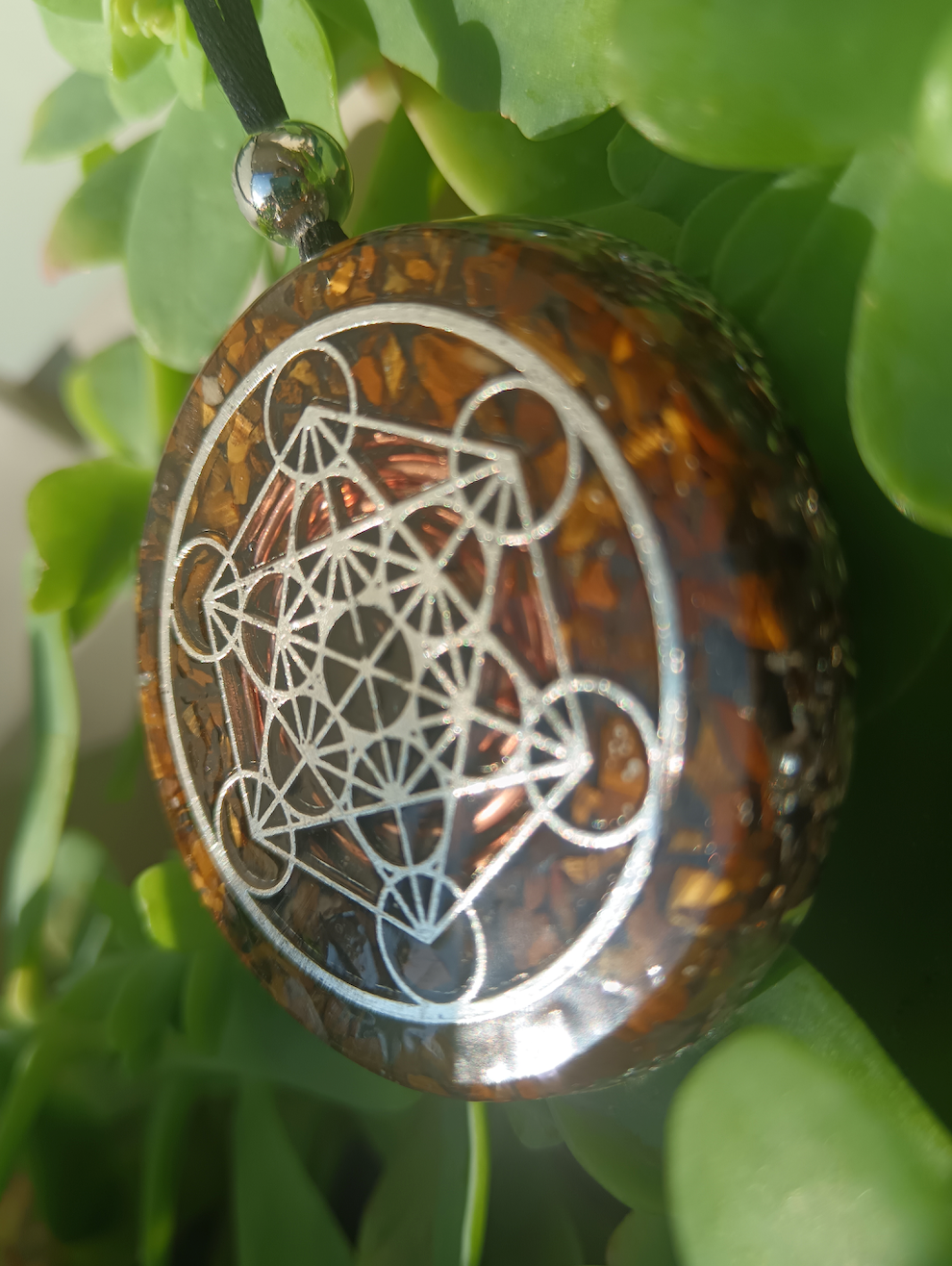 Colgante de Orgonita con Cubo de Metatrón y Ojo de Tigre