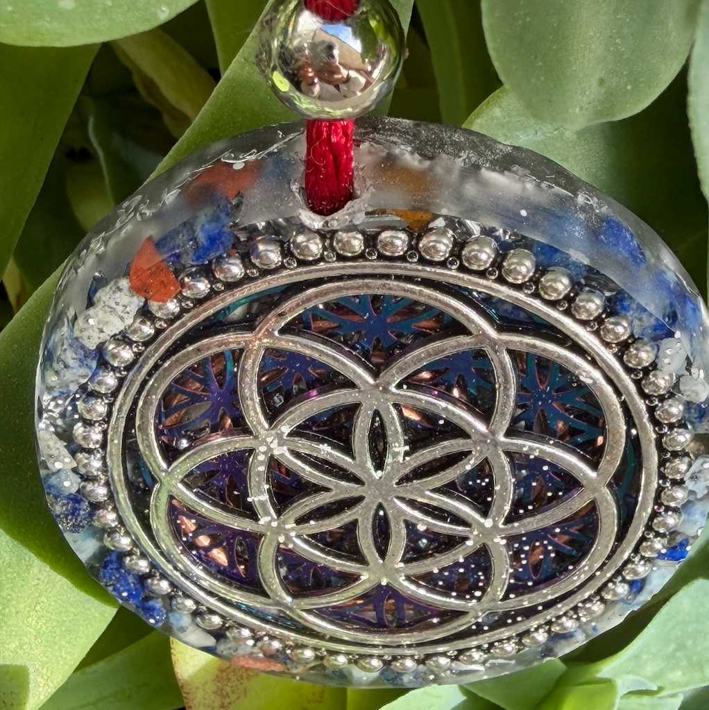 Flor de la vida con cuarzo lapislázuli