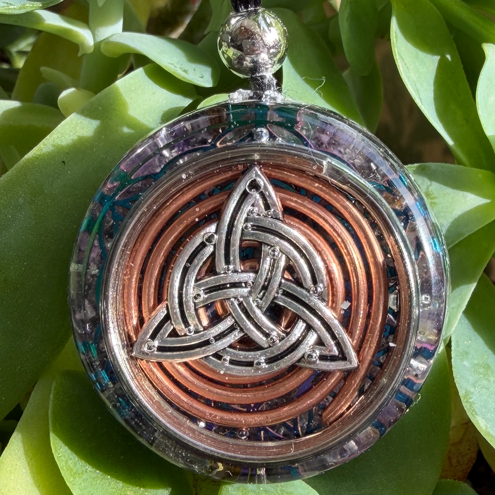 Triqueta con Amatista