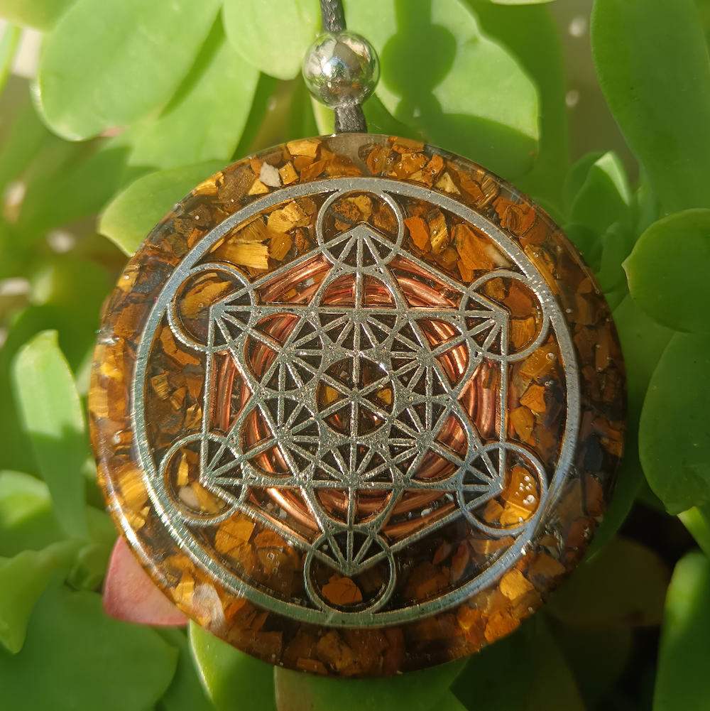 Colgante de Orgonita con Cubo de Metatrón y Ojo de Tigre