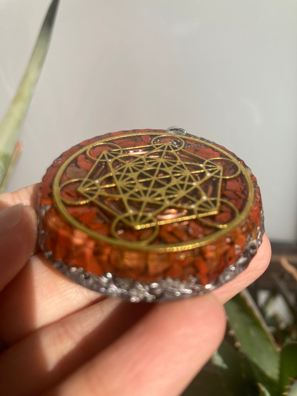 Colgante de Orgonita con Cubo de Metatrón y Jaspe Rojo