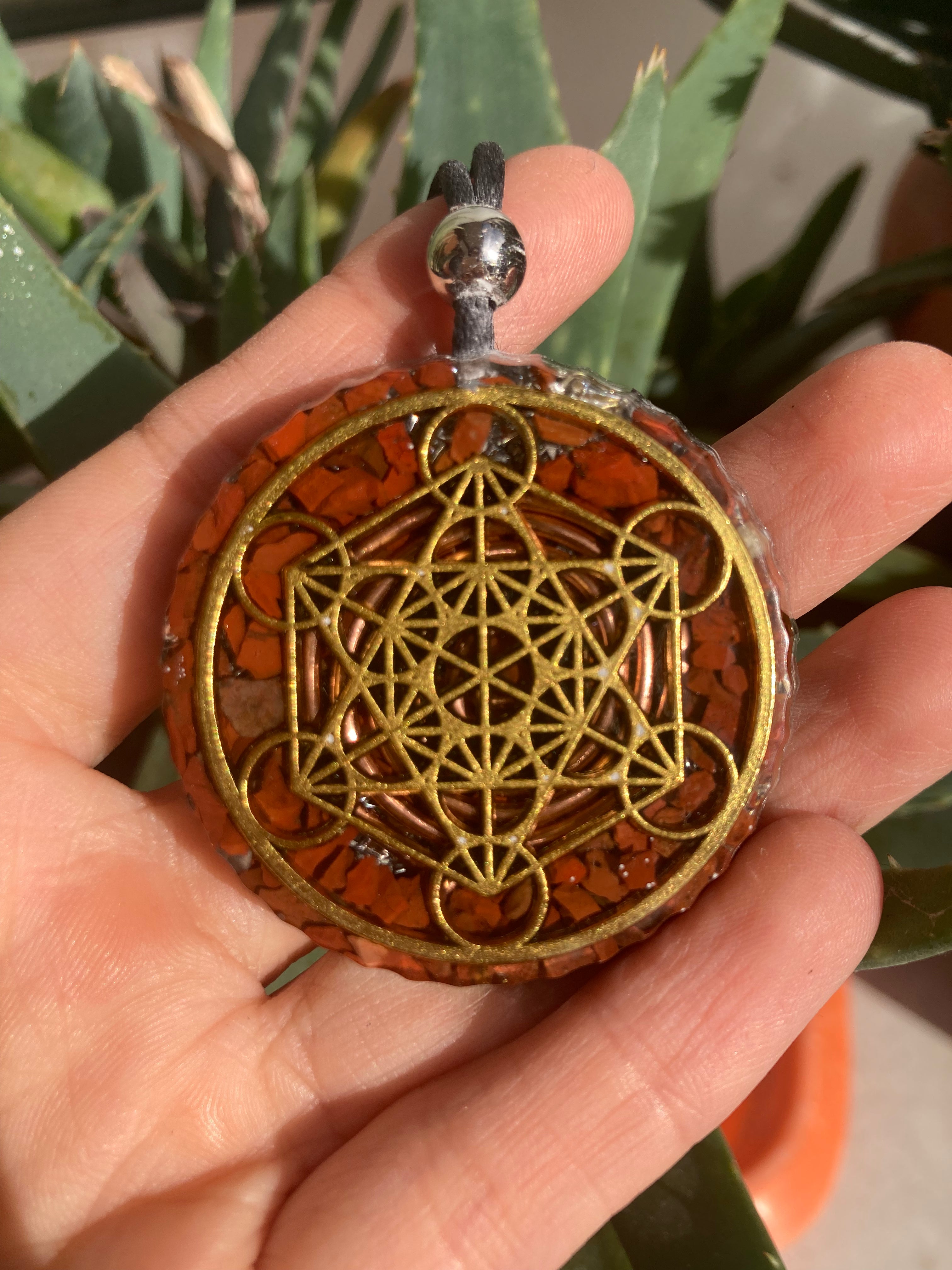 Colgante de Orgonita con Cubo de Metatrón y Jaspe Rojo