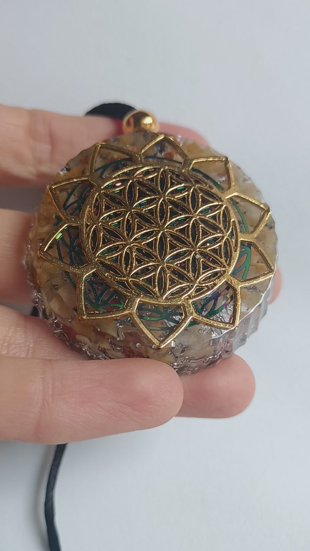 Colgante de Orgonita con Flor de la Vida y Cuarzo Hematoide Amarillo